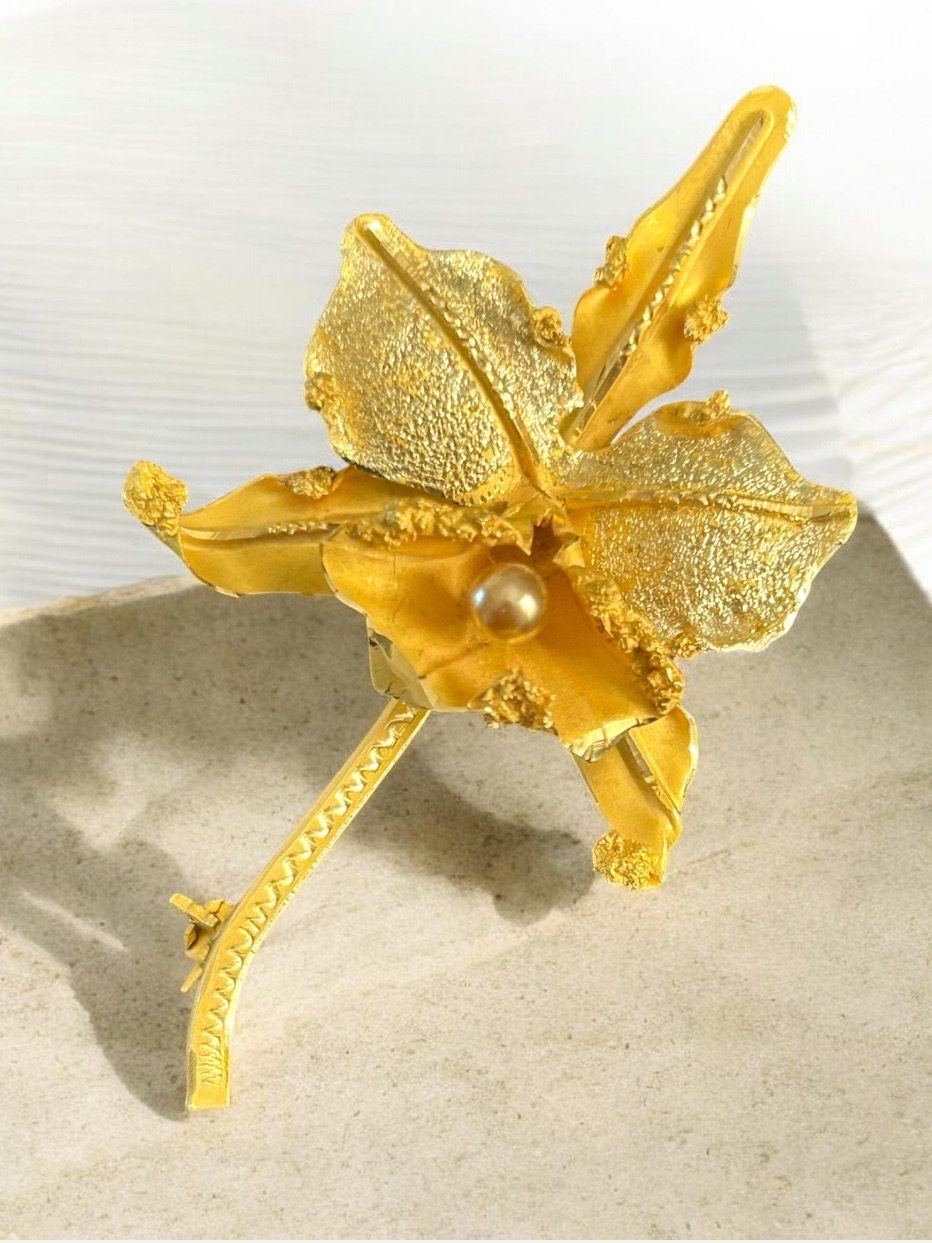 Vintage 1960&acirc;s 18k Gold Orchid Pearl Accent Brooch